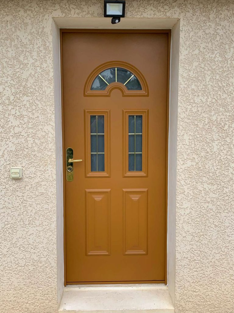 Porte marron Tholine